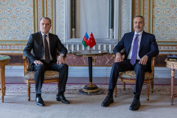 İstanbulda Ceyhun Bayramov Hakan Fidanla görüşüb