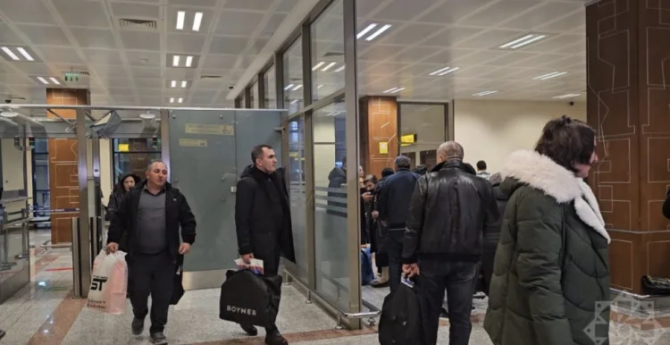 Bakı-Naxçıvan aviareysi Naxçıvan aeroportuna enib