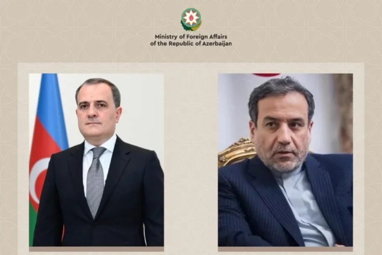 Abbas Əraqçi Ceyhin Bayramovla telefonla danışıb