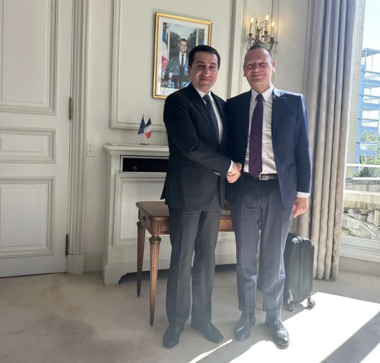 Hikmət Hacıyev Parisdə Fransa rəsmiləri ilə görüşüb