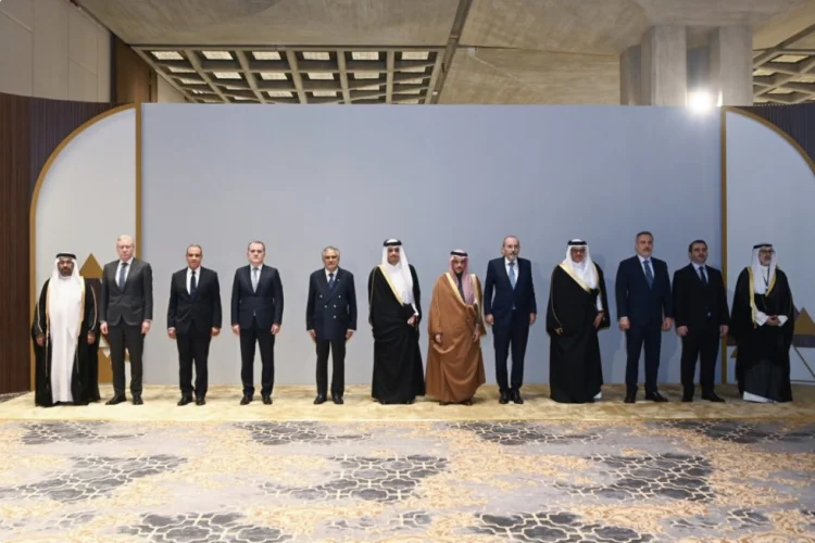 Ər-Riyadda ərəb və müsəlman ölkələrinin nazirləri toplaşıb