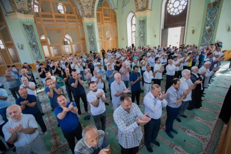 Azərbaycanda bayram namazı qılınır