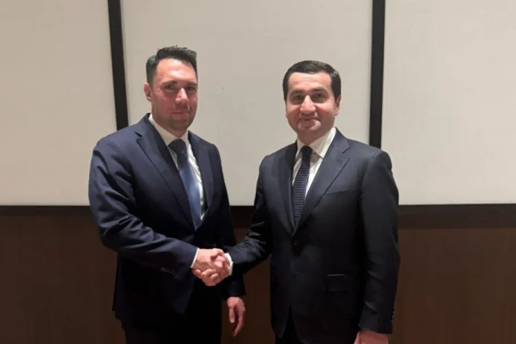 Hikmət Hacıyev Macarıstan Baş nazirinin müşaviri ilə görüşüb