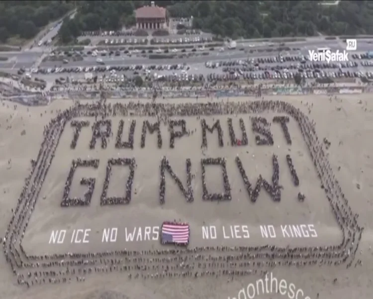 ABŞ-da minlərlə insan Trampa qarşı etiraza çıxıb