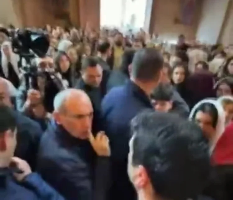 Paşinyana kilsədədə hücum cəhdi olub YENİLƏNİB