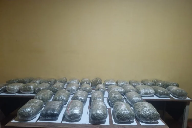 İrandan narkotik axınının ardı-arası kəsilmir FOTO