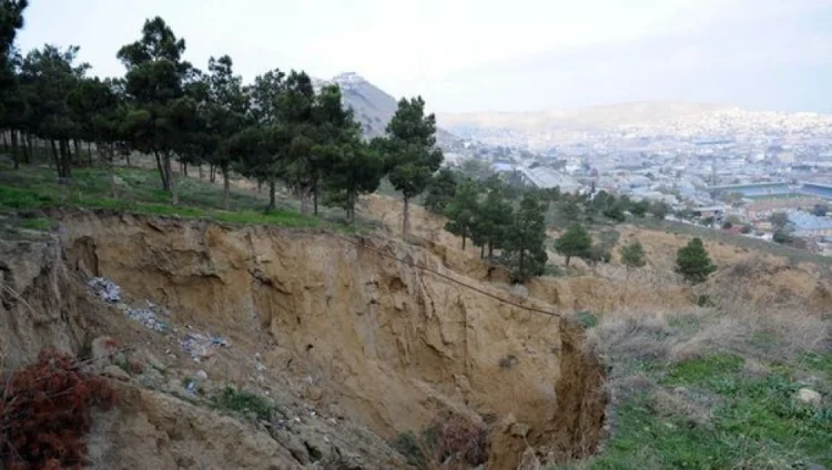 Aramsız yağışlar sürüşmə zonalarını aktivləşdirib
