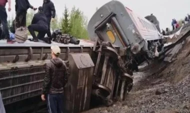 Rusiyada sərnişin qatarının 7 vaqonu relsdən çıxıb
