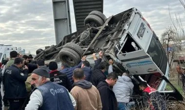 Türkiyədə sərnişin avtobusu keçidə çırpılıb:5 ölü, 14 yaralı