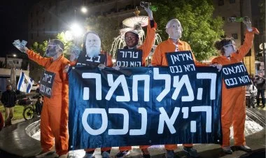 Təl-Əvivin mərkəzində İrandakı hərbi əməliyyata etiraz FOTO