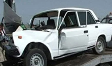 2 azyaşlı avtomobillə qəza törədərək iki qadını vurub: 1 ölü