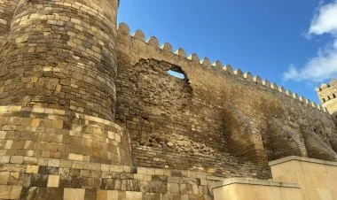 Yağışlardan sonra Qala Divarlarının bir hissəsi uçub