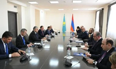 Qazaxıstan İrəvanda TRİPP və dəmir yollarını müzakirə edir