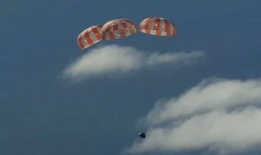 “Artemis II” missiyası Aya uçuşunu başa vuraraq Yerə qayıdıb