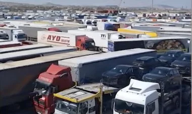 Ələt limanında 4 min yük maşını bərəyə növbə gözləyir VİDEO