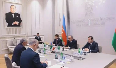 Kamran Əliyev İranın Azərbaycandakı səfirini qəbul edib