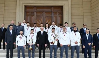 İlham Əliyev Avropa çempionu olan güləşçiləri qəbul edib