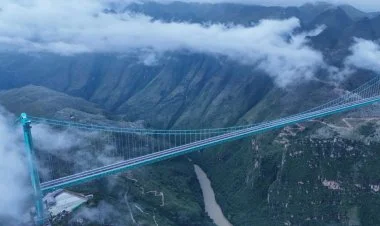 Çindəki Huacian körpüsü Ginnesin Rekordlar Kitabına düşüb