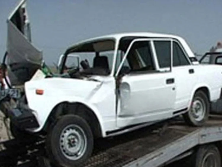 2 azyaşlı avtomobillə qəza törədərək iki qadını vurub: 1 ölü