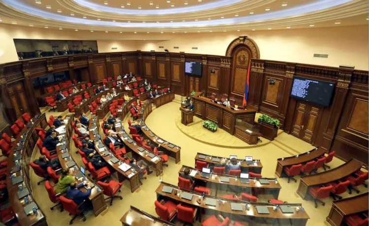 Paşinyan seçkiyə 2 ay qalmış Seçki Məcəlləsinə düzəliş edir