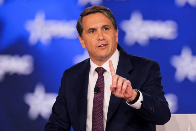 "İran neftini alan və ya satan hər kəs məhkəməyə veriləcək"