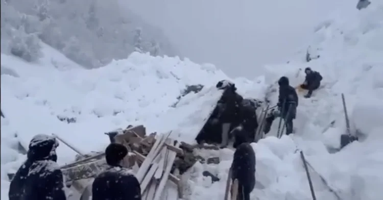 Dağıstanda qar uçqunu olub, ana və uşaq qar altında qalıb