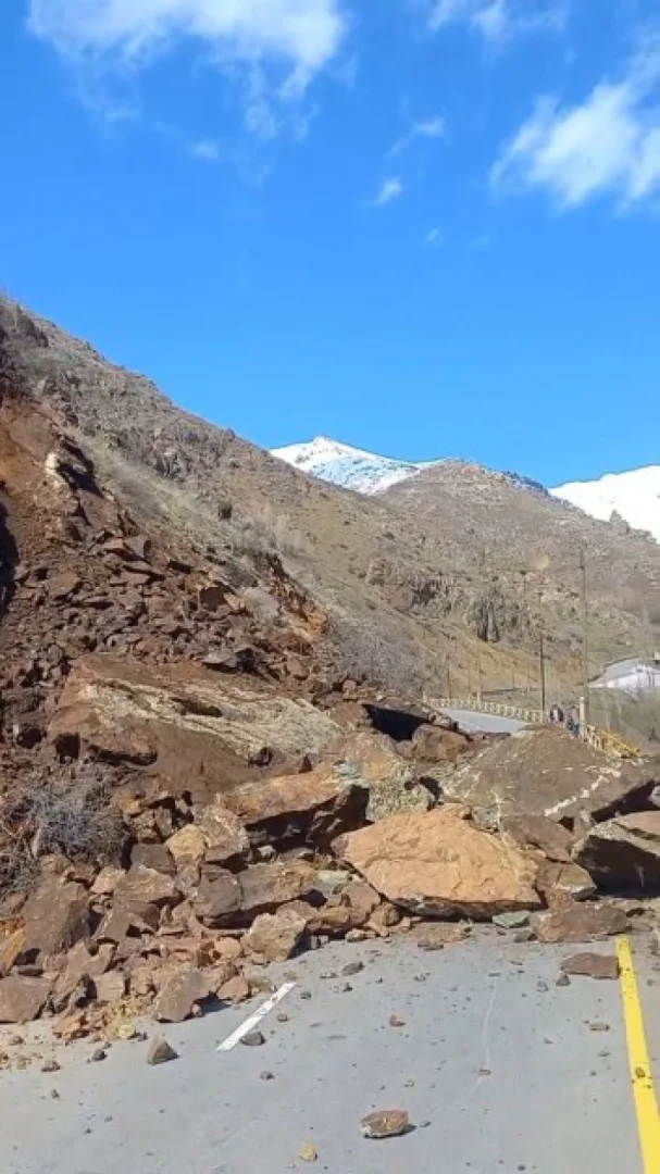 Naxçıvanda qaya uçqunu baş verib