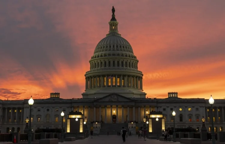 ABŞ Senatı İrana qarşı hərbi güc qadağasını rədd etdi
