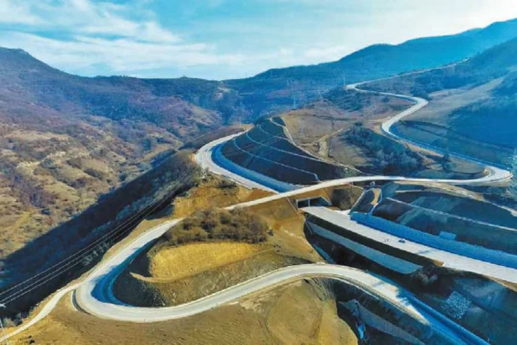 Azad olunmuş ərazilərdə salınan yolların ümumi uzunluğu