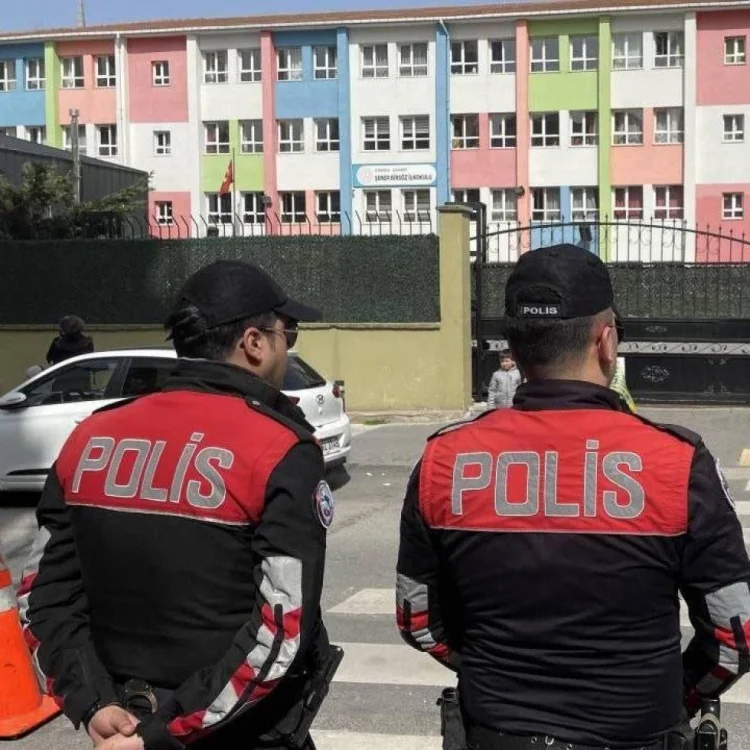 Türkiyədə bütün məktəblər polis mühafizəsi altına alınıb