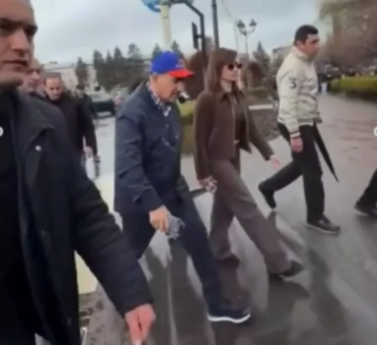 Paşinyan Anna Akopyanla barışıb FOTO