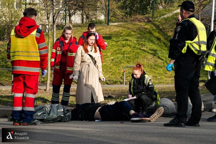 Kiyevdə terrorçu yoldan keçənləri güllələyib: 6 ölü