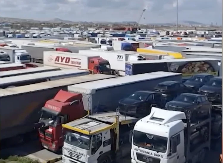 Ələt limanında 4 min yük maşını bərəyə növbə gözləyir VİDEO