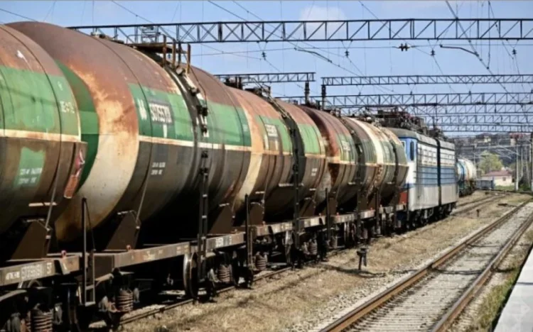 Azərbaycan Ermənistana 16 vaqon yanacaq göndərir