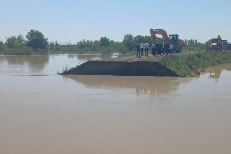 Ağcabədi rayonu ərazisində Qarqar çayında bənd yarılıb
