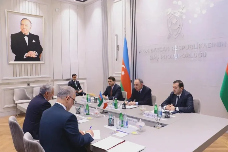 Kamran Əliyev İranın Azərbaycandakı səfirini qəbul edib