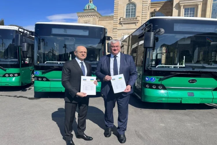 Azərbaycan Ukraynaya 5 sərnişin avtobusu verib