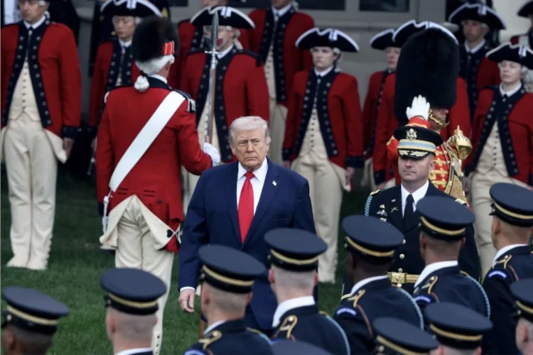 Trampın İranı uzunmüddətli blokadada saxlamaq fikri var