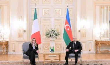 İlham Əliyev Corcia Meloni ilə təkbətək söhbət edib