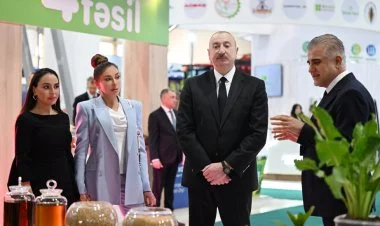İlham Əliyev sərgidə FOTO