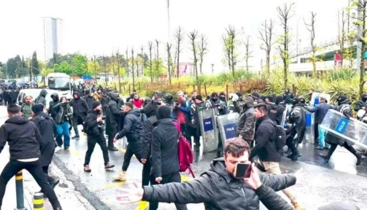İstanbulda solçular polislə toqquşub
