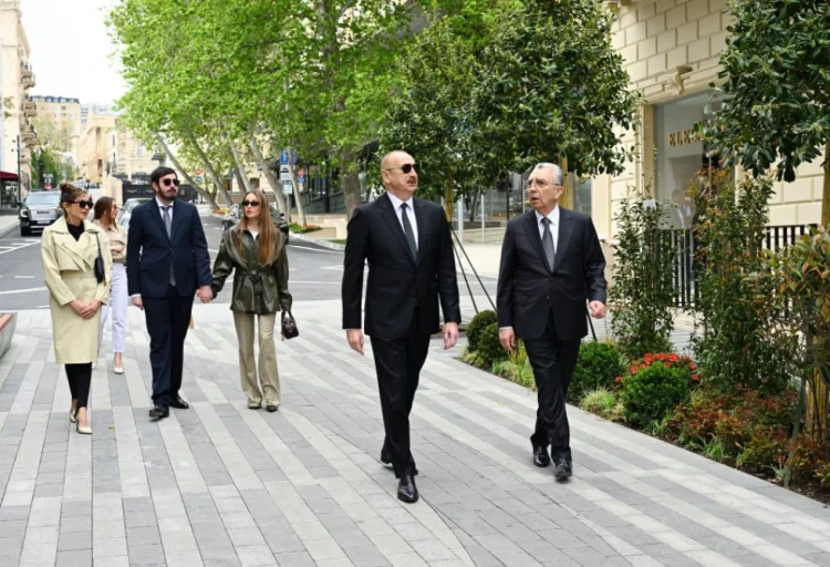 İlham Əliyev yenilənən Bayır Şəhərin açılışında iştirak edib