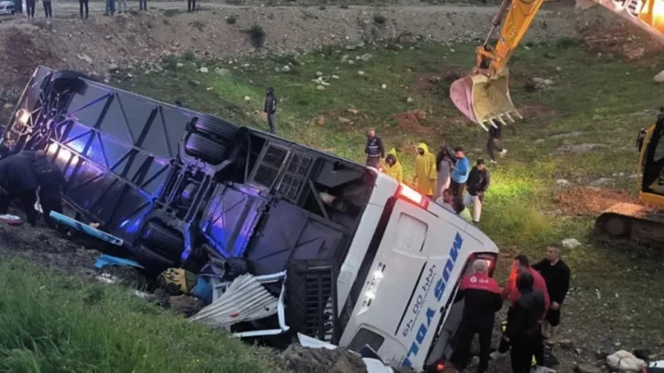 Türkiyədə sərnişin avtobusu dərəyə aşıb, 4 ölü, 15 yaralı