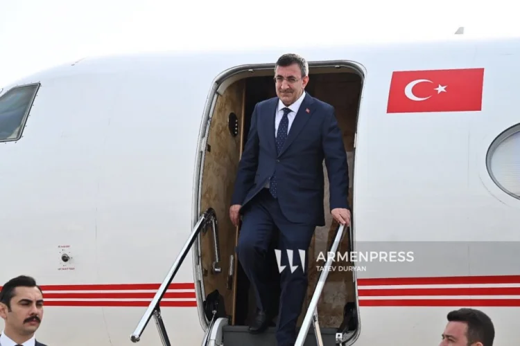 Türkiyənin vitse-prezidenti Cevdet Yılmaz İrəvana gəlib