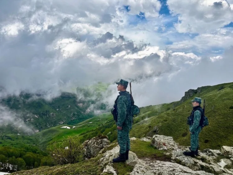 18 sərhəd pozucusu saxlanılıb, 121 kq narkotik aşkar edilib
