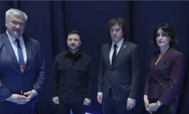 Zelenski İrəvanda Gürcüstan Baş naziri Kobaxidze ilə görüşüb