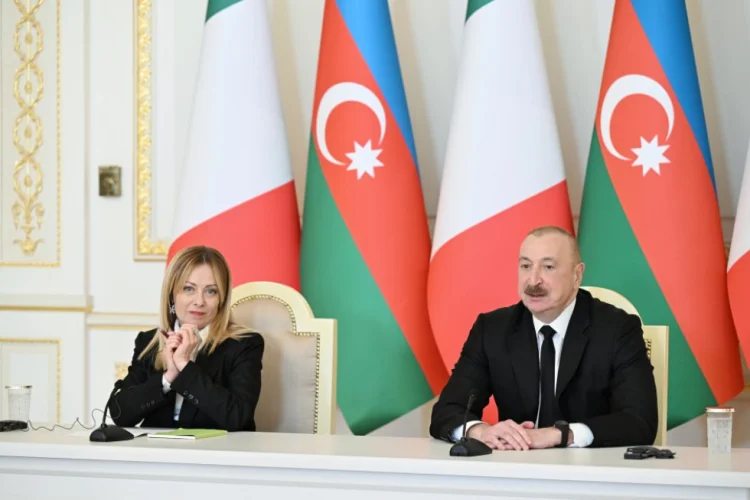 Əliyev və Meloni mətbuata bəyanatlarla çıxış ediblər