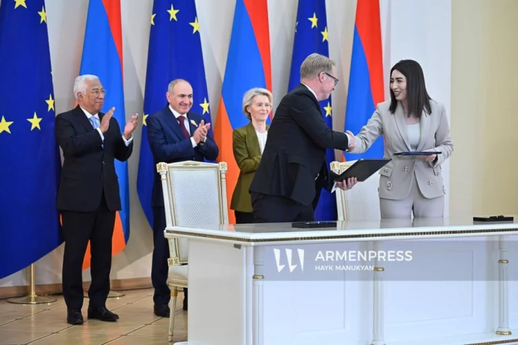 Aİ və Ermənista bağlantı tərəfdaşlığı sazişi imzalayıb